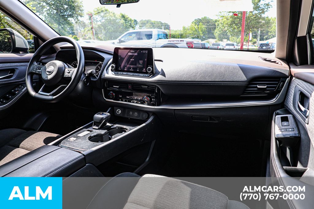Used 2022 White Nissan SV image 30