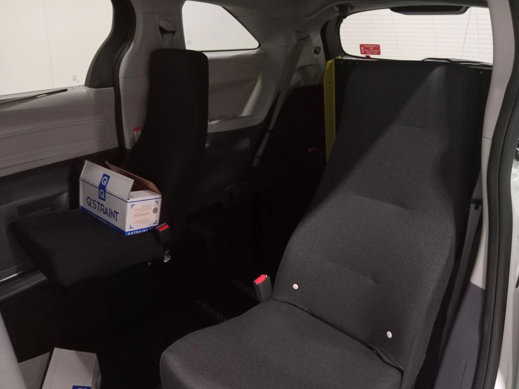 2024 Toyota Sienna LE