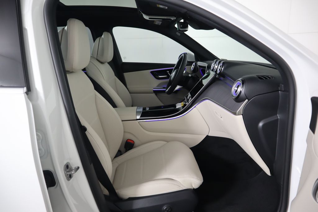 2025 Mercedes-Benz GLC 300 22