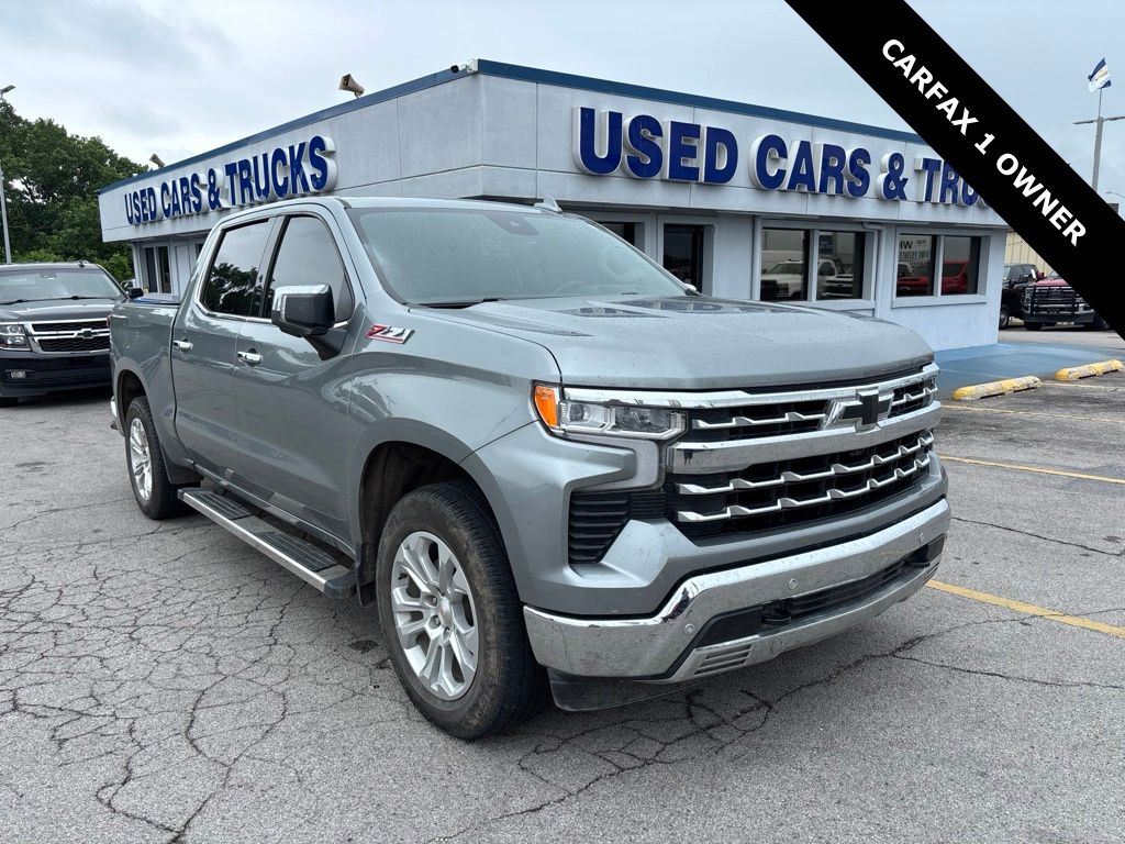Sterling Gray Metallic 2024 Chevrolet Silverado 1500 Pickup Truck Four-Wheel Drive Automatic