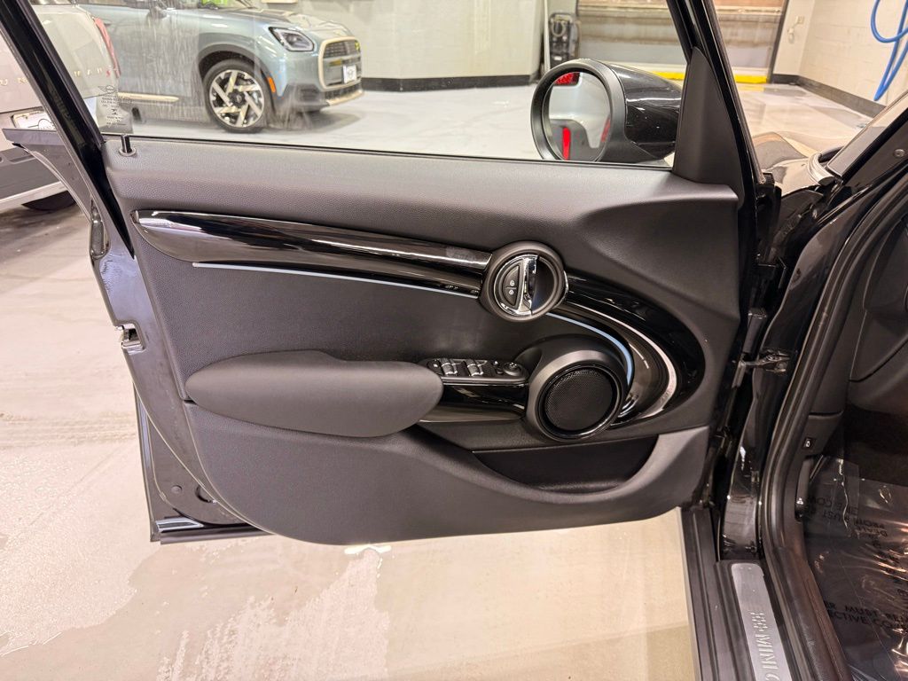 Thumbnail: 2023 MINI Cooper - 10