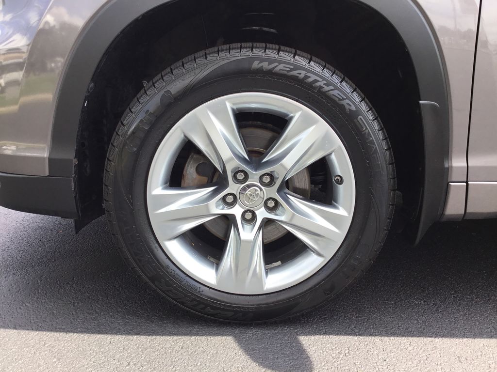 Thumbnail: 2015 Toyota Highlander - 9