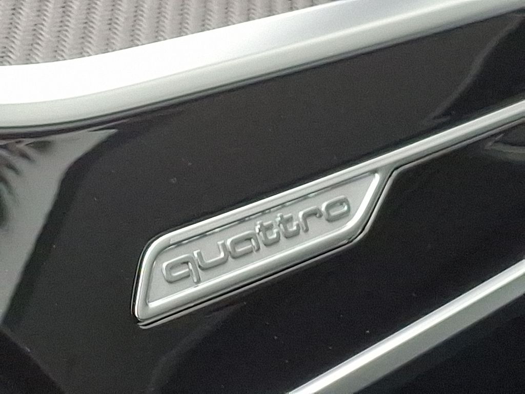 Thumbnail: 2025 Audi RS 6 - 18