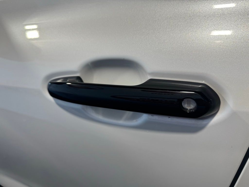 Thumbnail: 2025 Toyota Highlander - 15