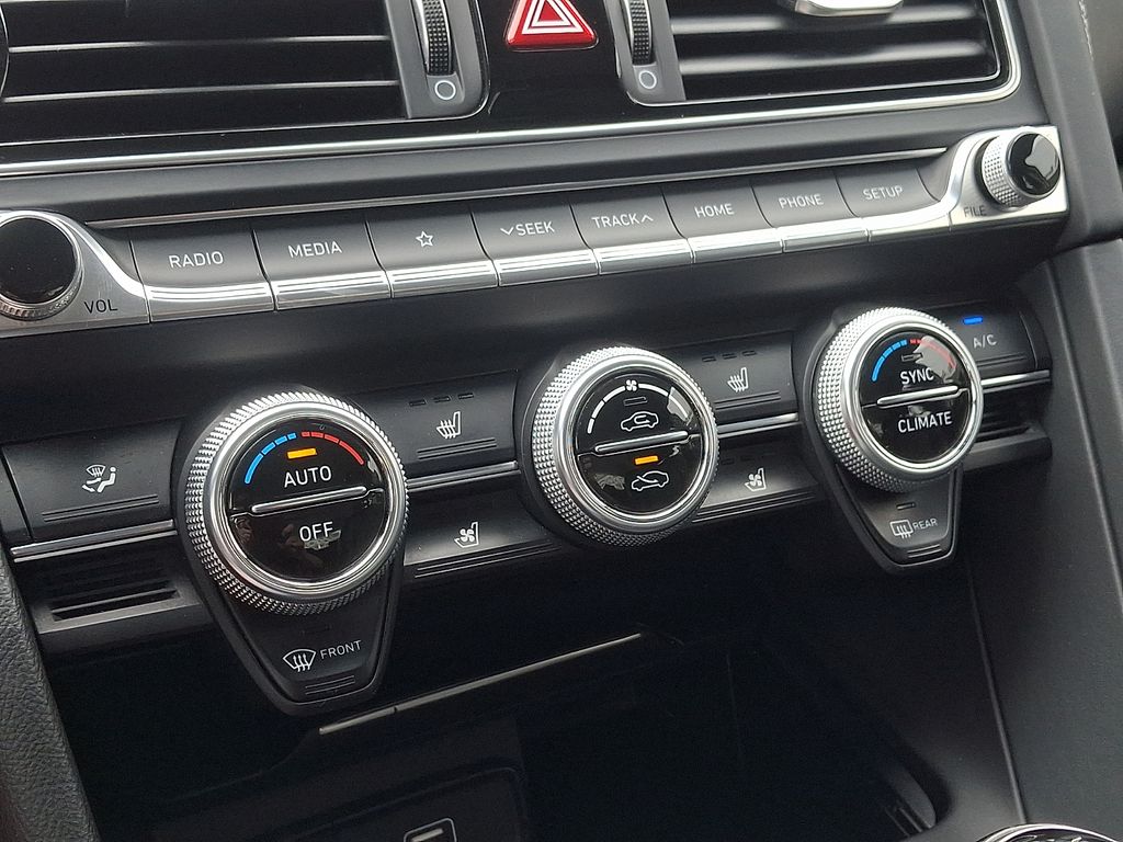 Thumbnail: 2020 Genesis G70 - 15