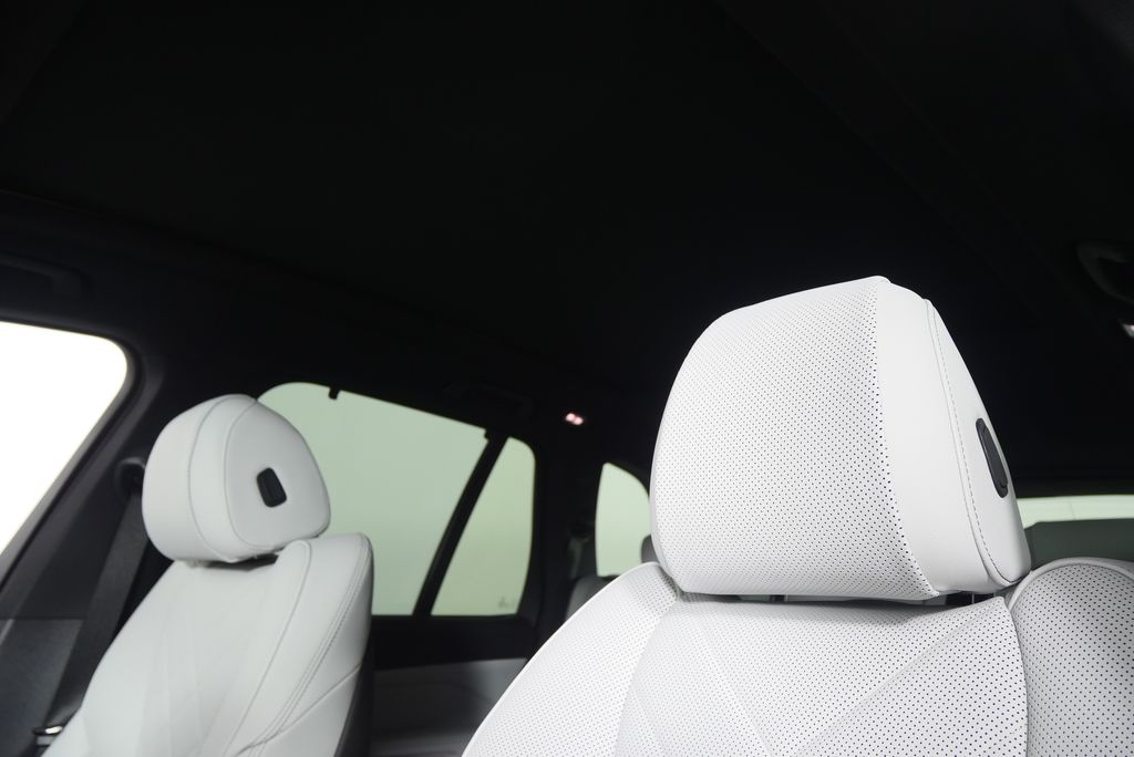 Thumbnail: 2026 BMW X5 - 12