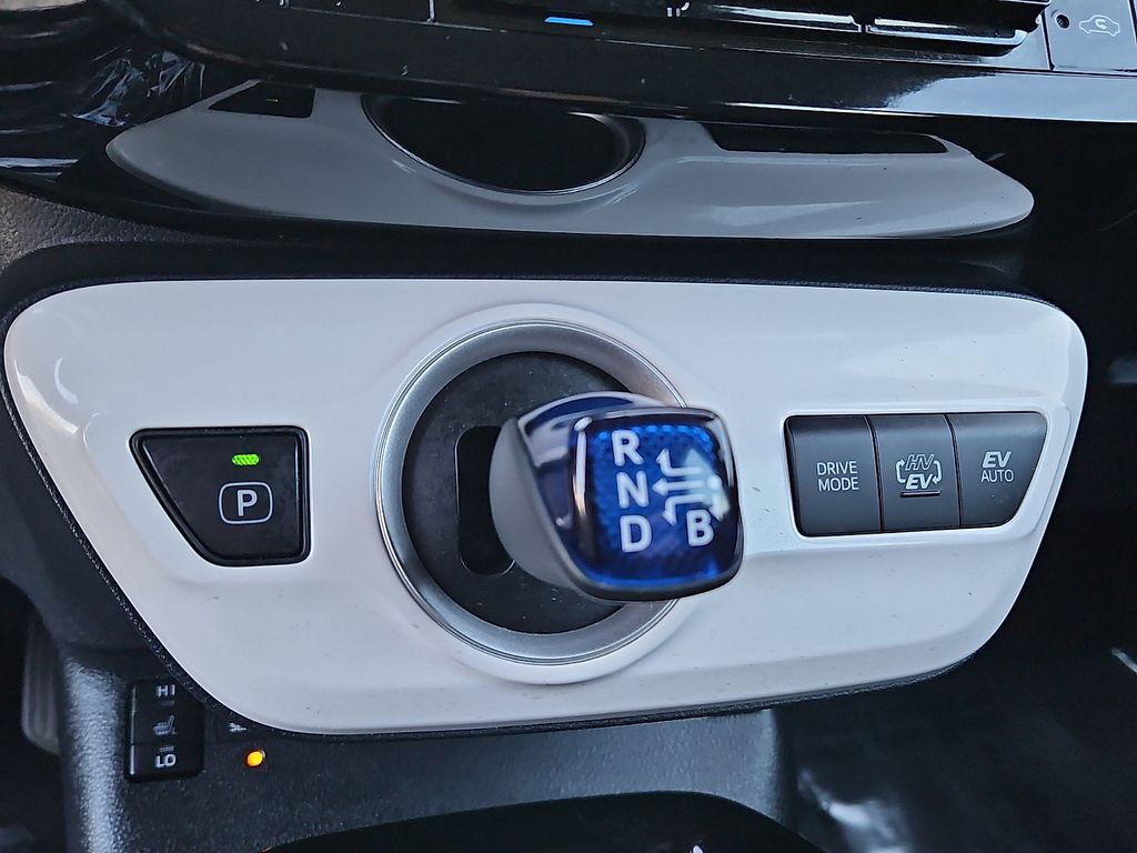 Thumbnail: 2018 Toyota Prius Prime - 15