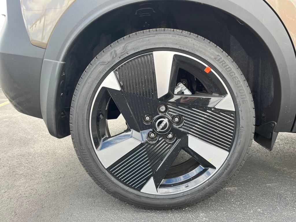 2025 Nissan Kicks SR photo
