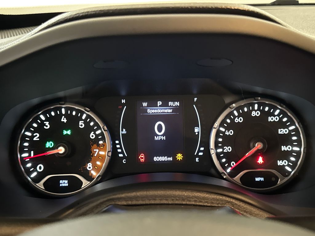 Certified Used 2018 Gray Jeep Latitude image 23