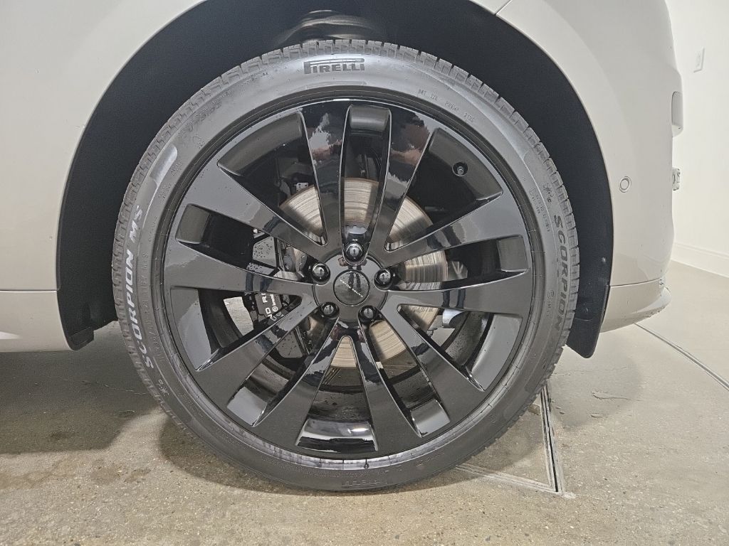 New 2026 Silver Land Rover Dynamic SE image 26