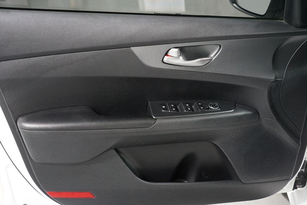 Thumbnail: 2021 Kia Forte - 26