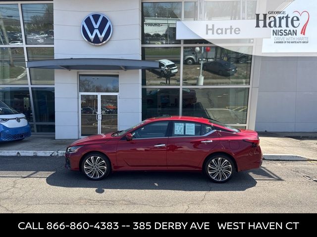 Red (Scarlet) 2023 Nissan Altima 2.5 SL AWD Sedan All-Wheel Drive Continuously Variable Transmission