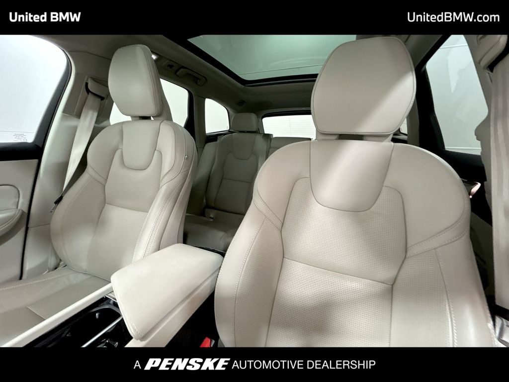 2022 Volvo XC60 B6 Inscription 13