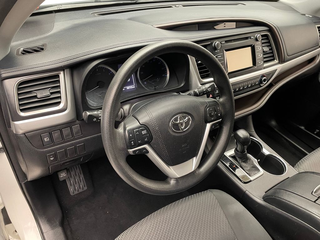 2018 Toyota Highlander LE 11