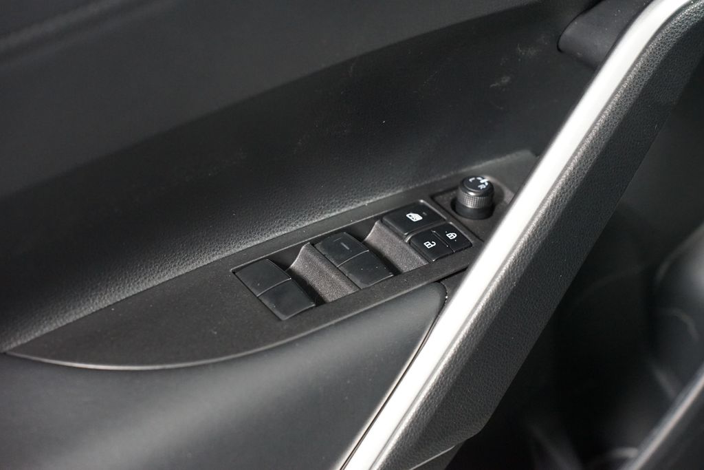 Thumbnail: 2025 Toyota Corolla Cross - 30