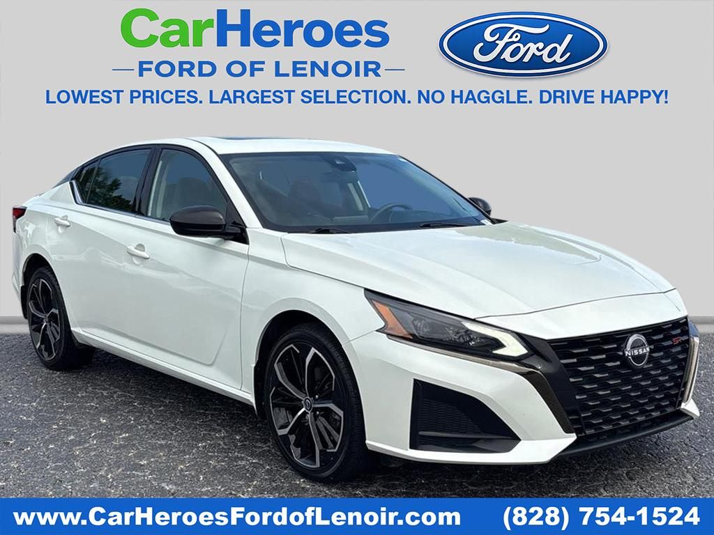 Pearl White Tricoat 2023 Nissan Altima Sedan All-Wheel Drive Continuously Variable Transmission
