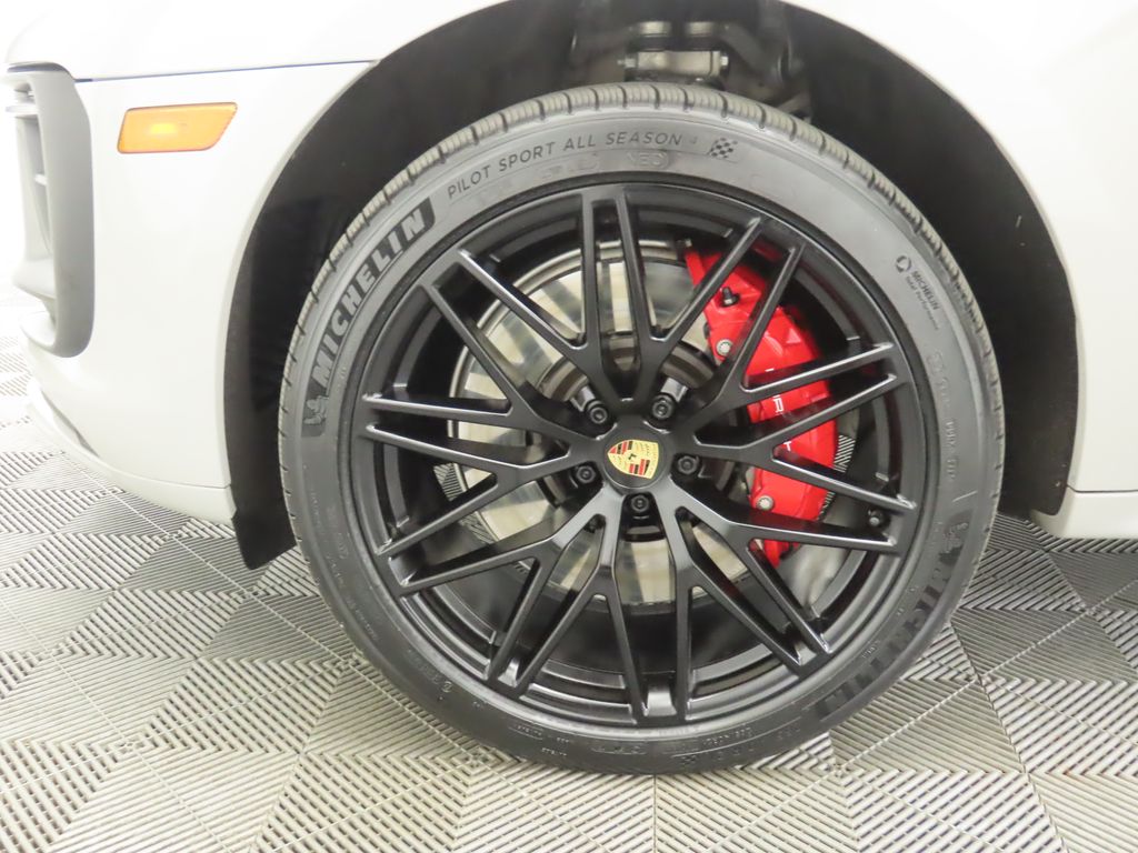 Thumbnail: 2022 Porsche Macan - 31