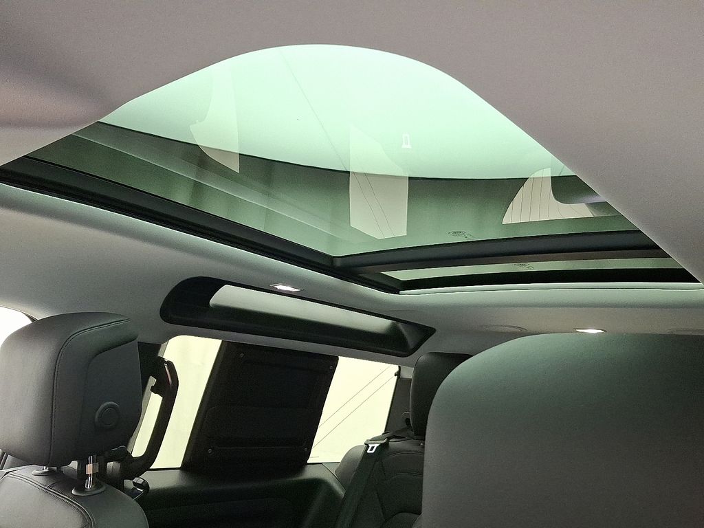 Thumbnail: 2025 Land Rover Defender - 15