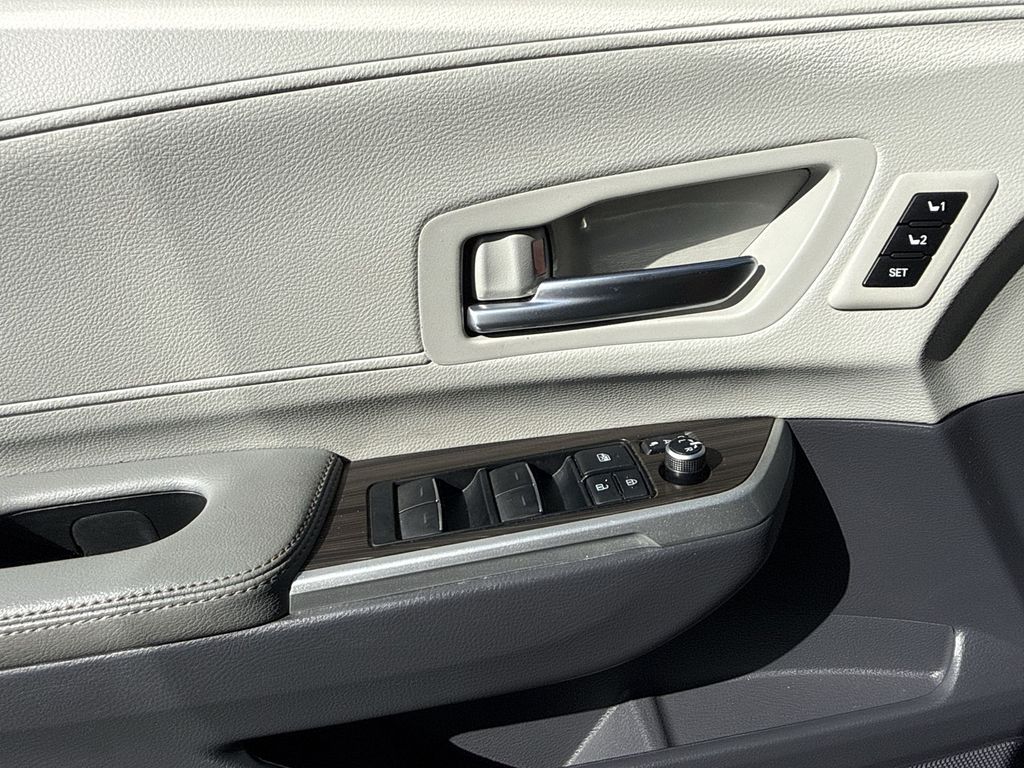 Thumbnail: 2021 Toyota Sienna - 29