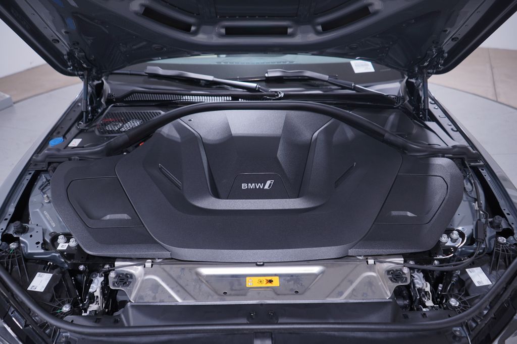 Thumbnail: 2025 BMW i4 - 24