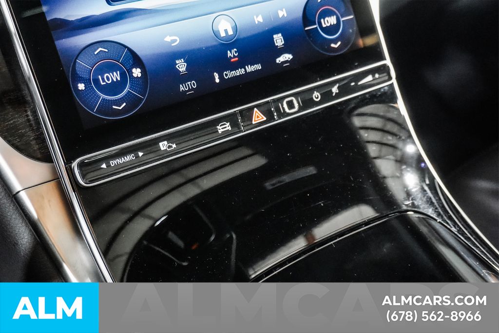 Used 2025 White Mercedes-Benz GLC 300 image 31