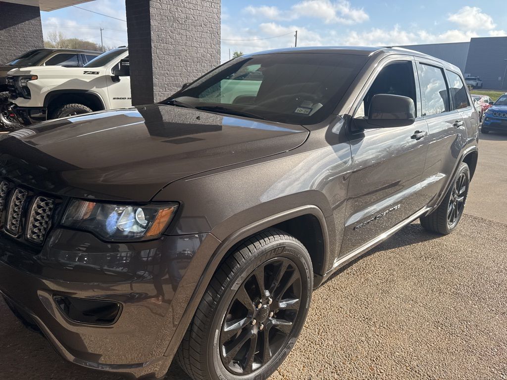 Gray (Granite Crystal Metallic Clearcoat) 2018 Jeep Grand Cherokee Altitude SUV / Crossover 4X2 8-Speed Automatic