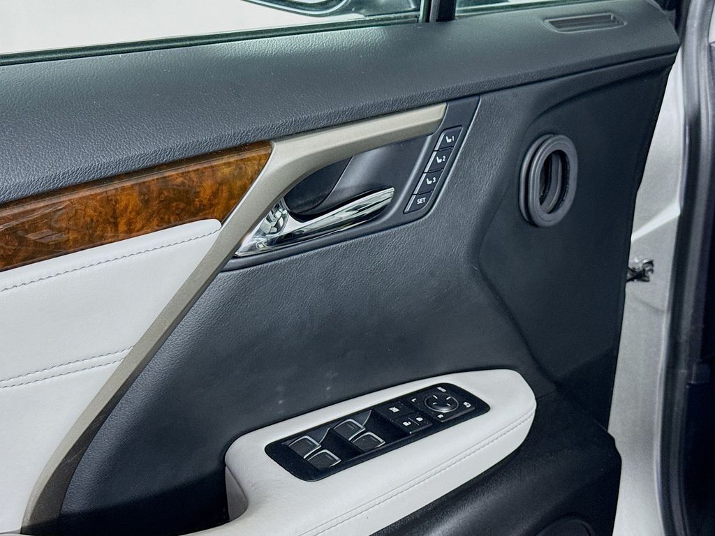 Thumbnail: 2017 Lexus RX - 17