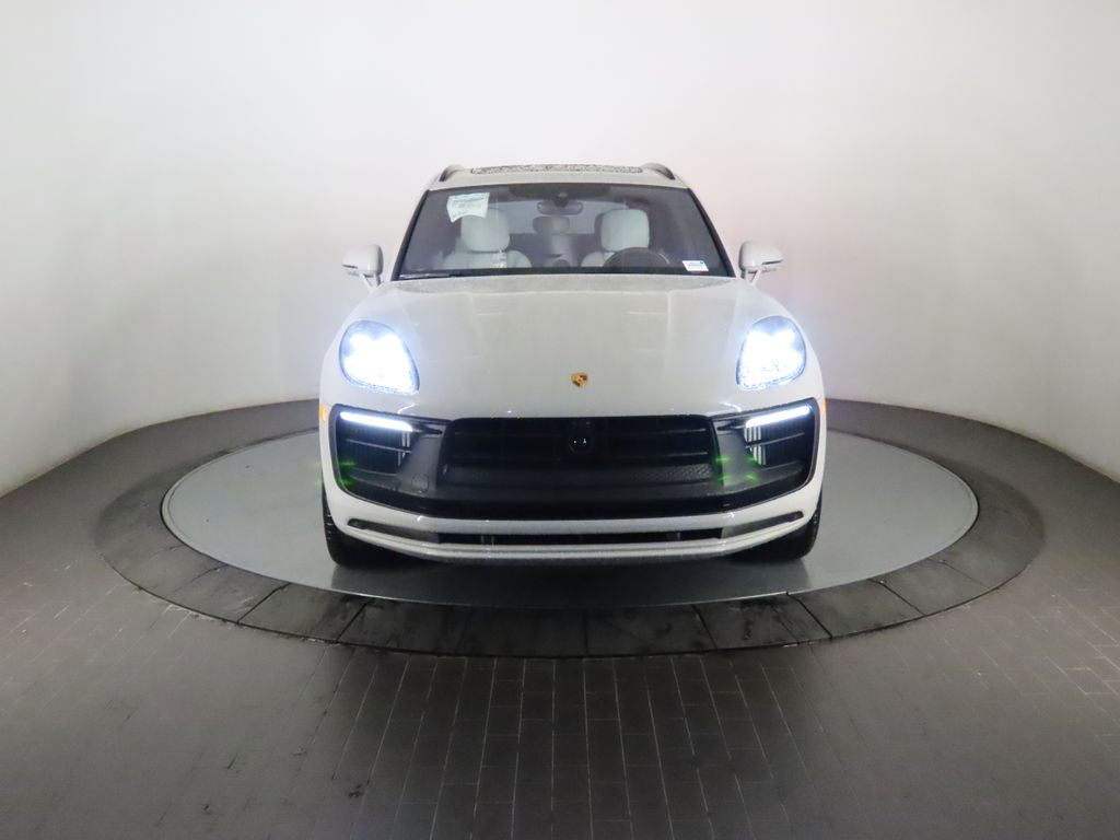 Thumbnail: 2026 Porsche Macan - 10