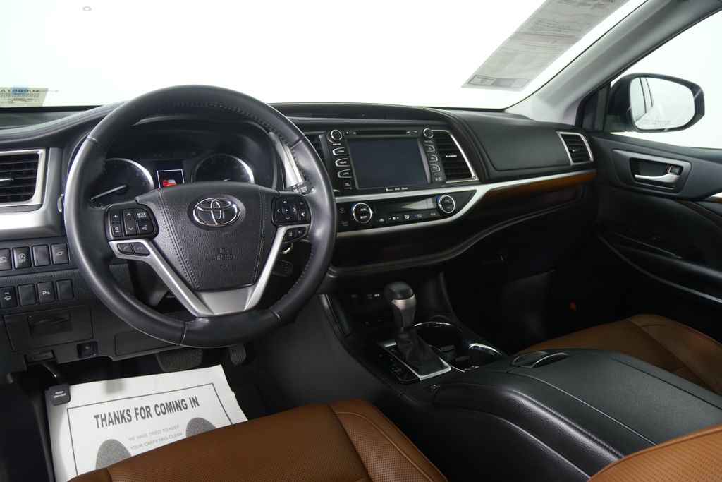 Thumbnail: 2019 Toyota Highlander - 20