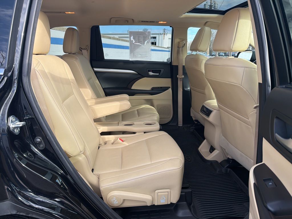 Thumbnail: 2017 Toyota Highlander - 24