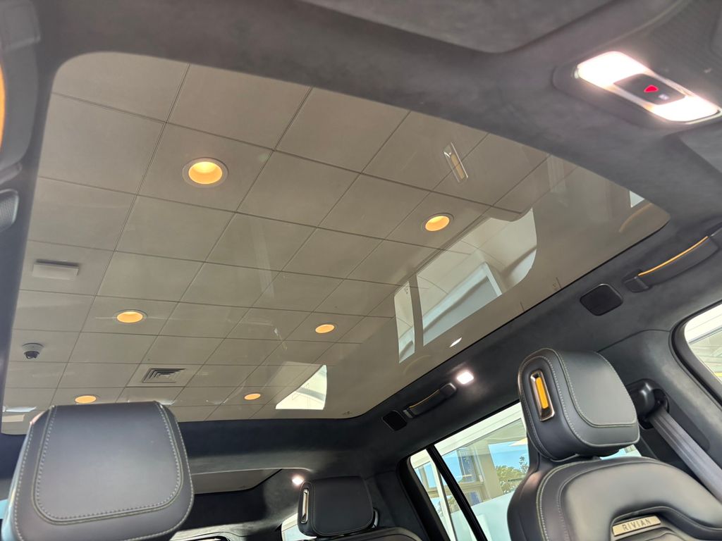 2024 Rivian R1S Adventure