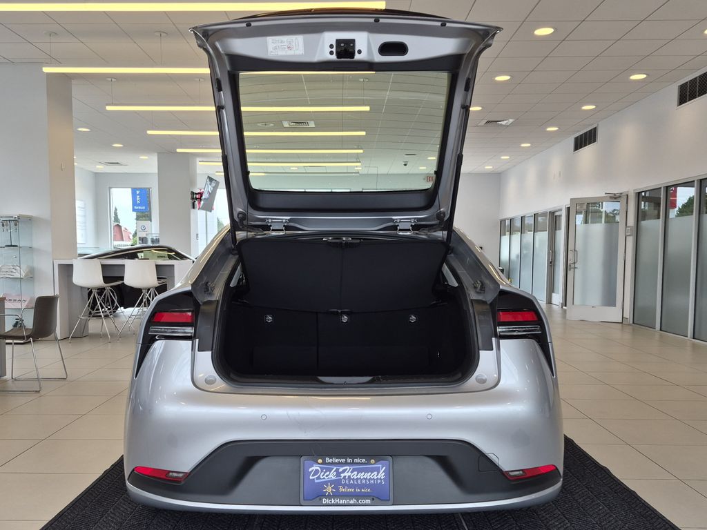 2025 Toyota Prius LE