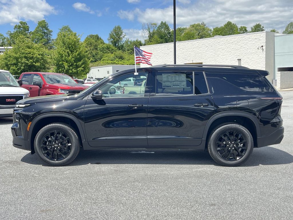 2025 Chevrolet Traverse LT photo