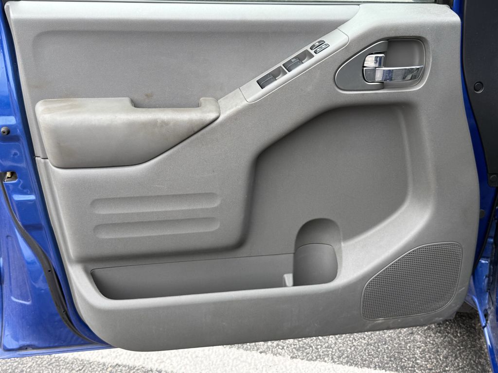2015 Nissan Frontier SV - 9