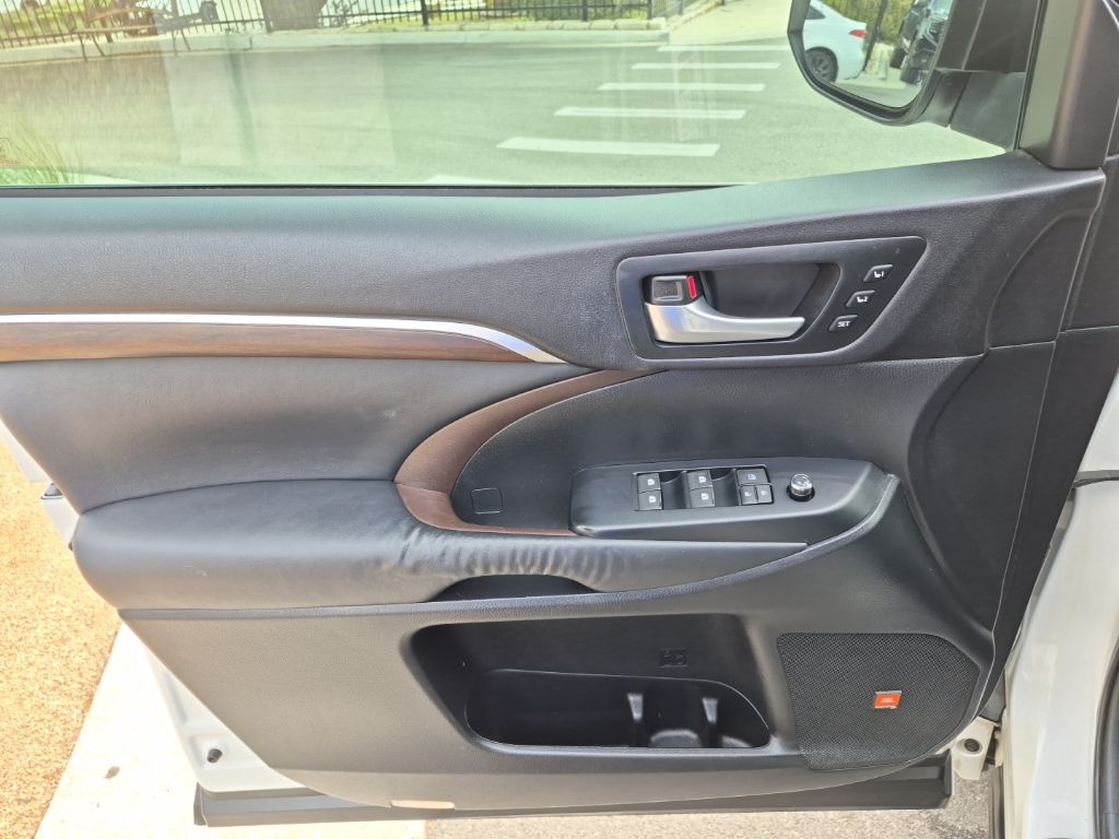 Used Car 2014 Toyota Highlander  Limited For Sale Under $20,000 In Austin, Texas