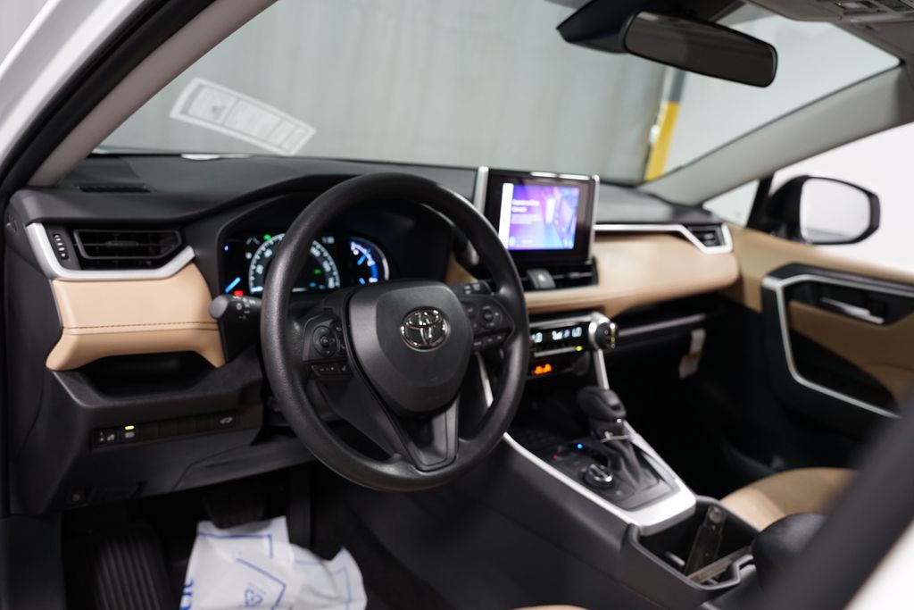 Thumbnail: 2025 Toyota RAV4 - 11