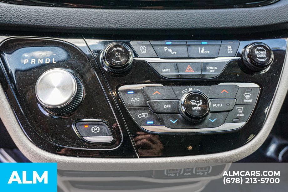 2024 Chrysler Pacifica Touring L photo 42