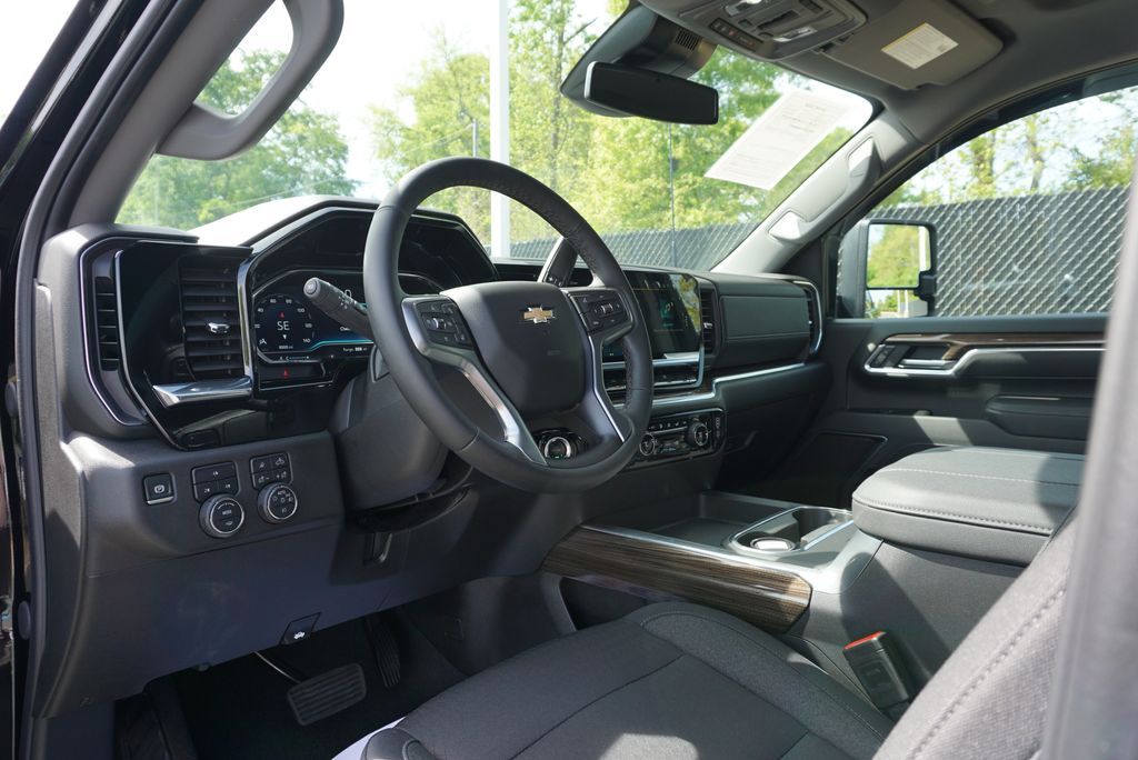 Thumbnail: 2025 Chevrolet Silverado 2500 - 21