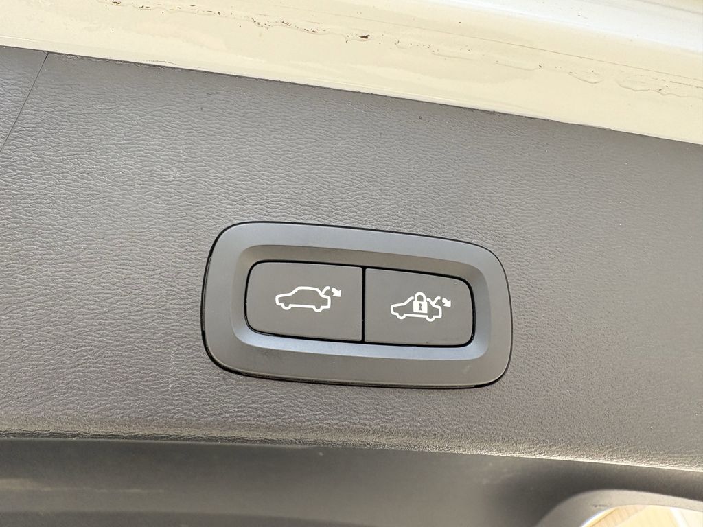 Used 2023 Crystal White Volvo B5 Plus Dark Theme image 29