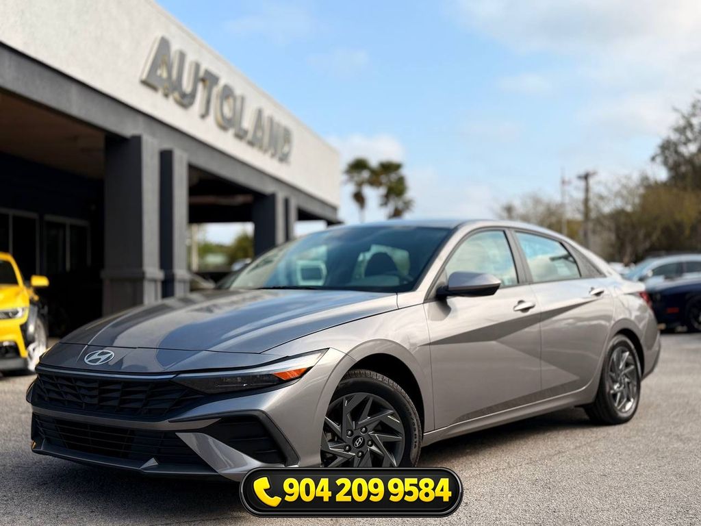 Fluid Metal 2024 Hyundai Elantra SEL FWD Sedan Front-Wheel Drive Continuously Variable Transmission