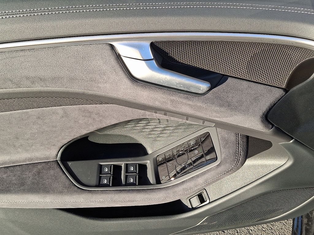 Thumbnail: 2026 Audi A6 - 9