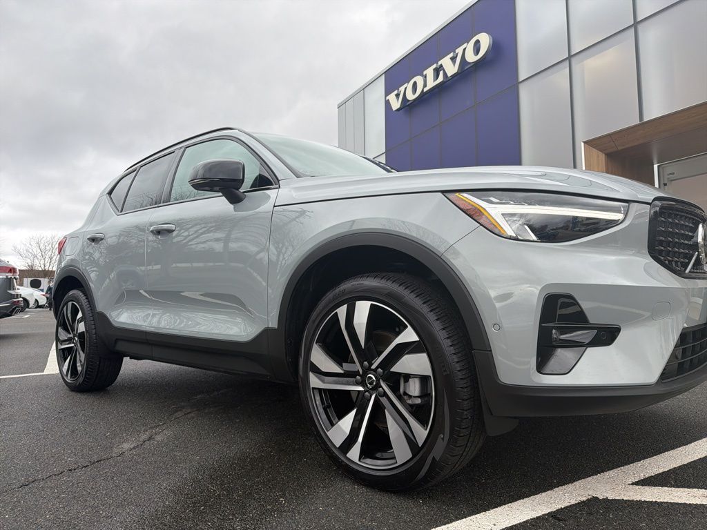 2026 Volvo XC40 B5 Plus AWD