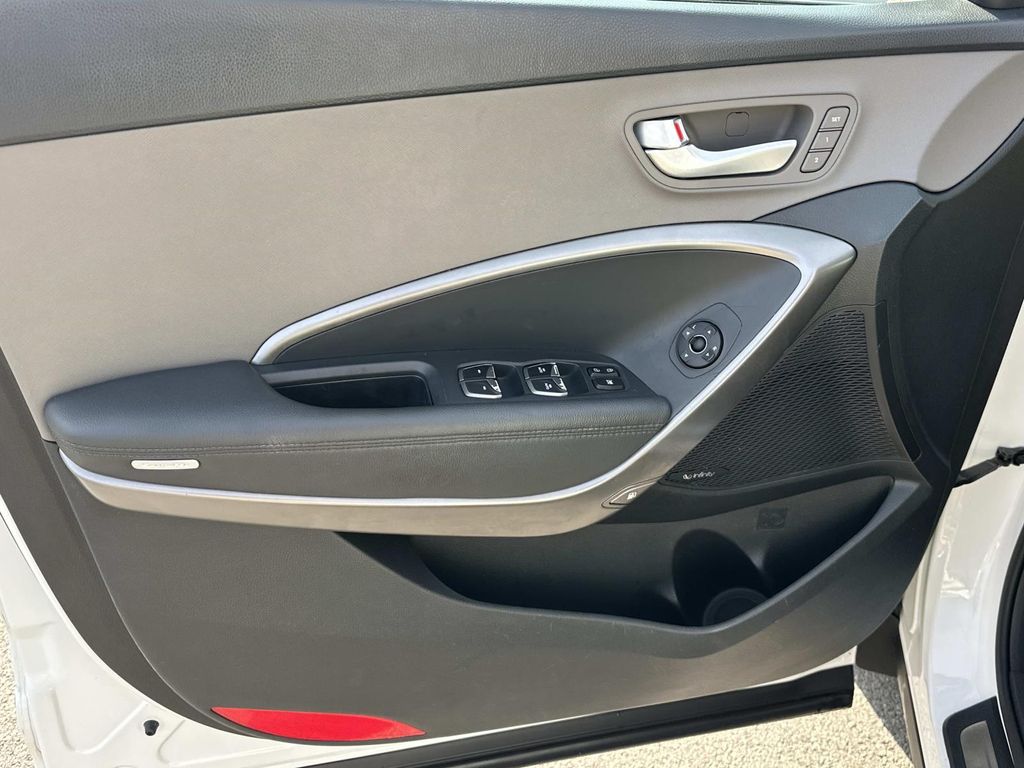 Thumbnail: 2017 Hyundai Santa Fe - 17
