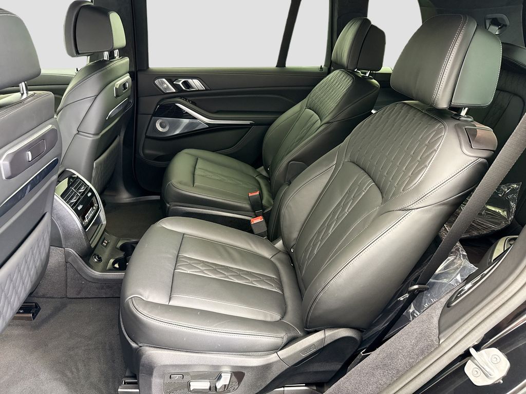 Thumbnail: 2026 BMW X7 - 20