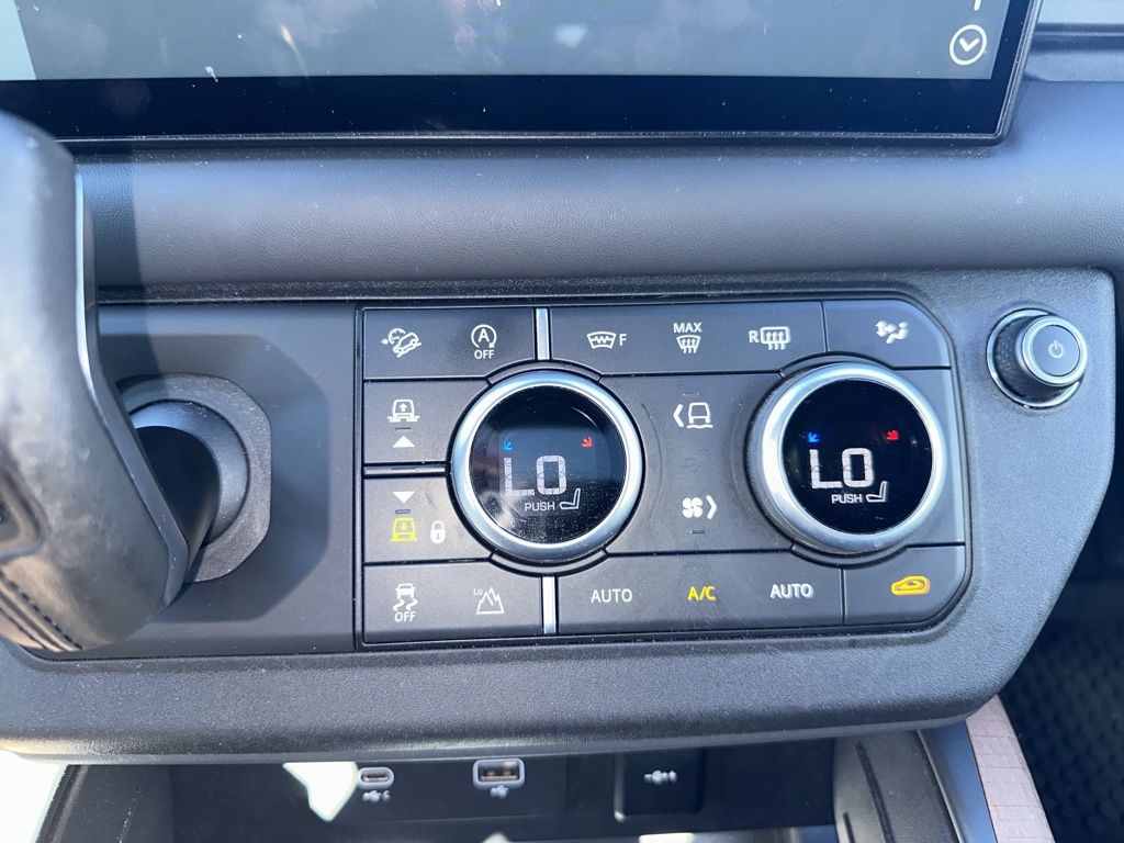 Thumbnail: 2023 Land Rover Defender - 21