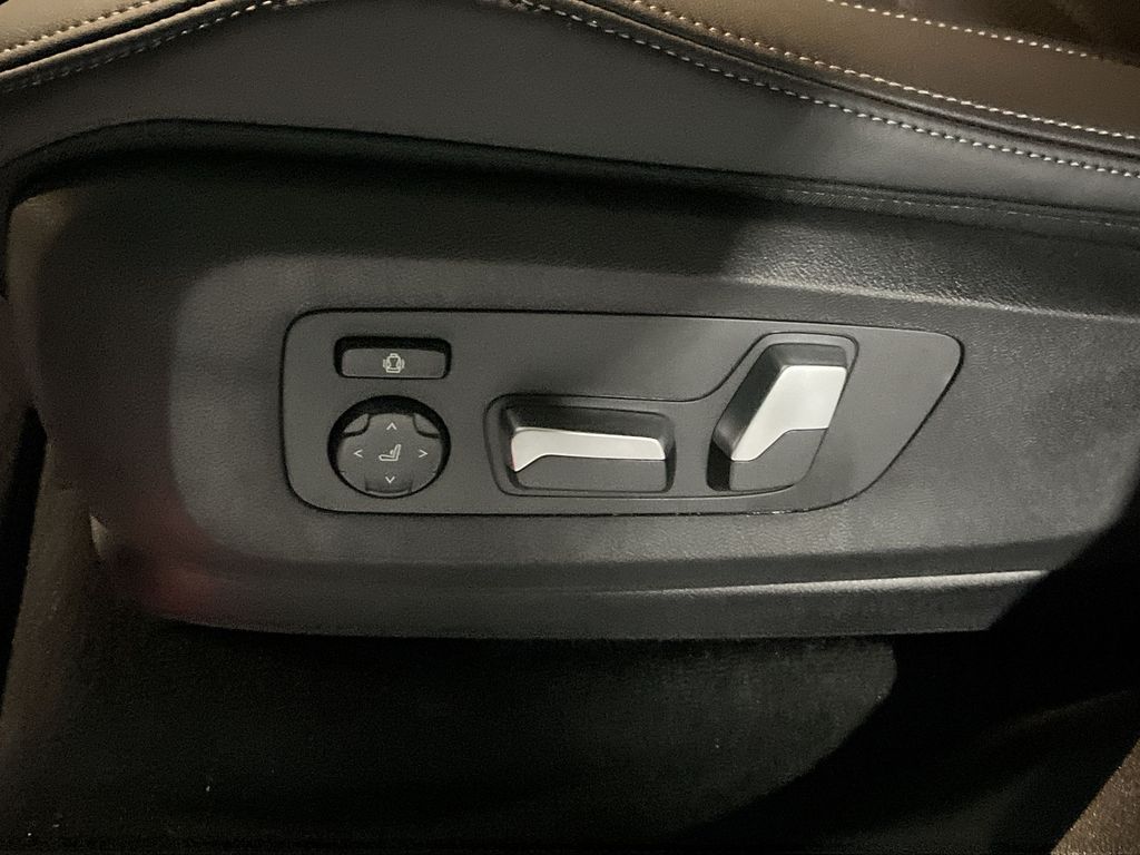 Thumbnail: 2026 BMW X5 - 12