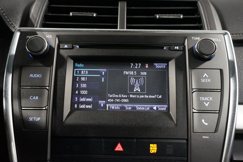 Thumbnail: 2017 Toyota Camry - 18