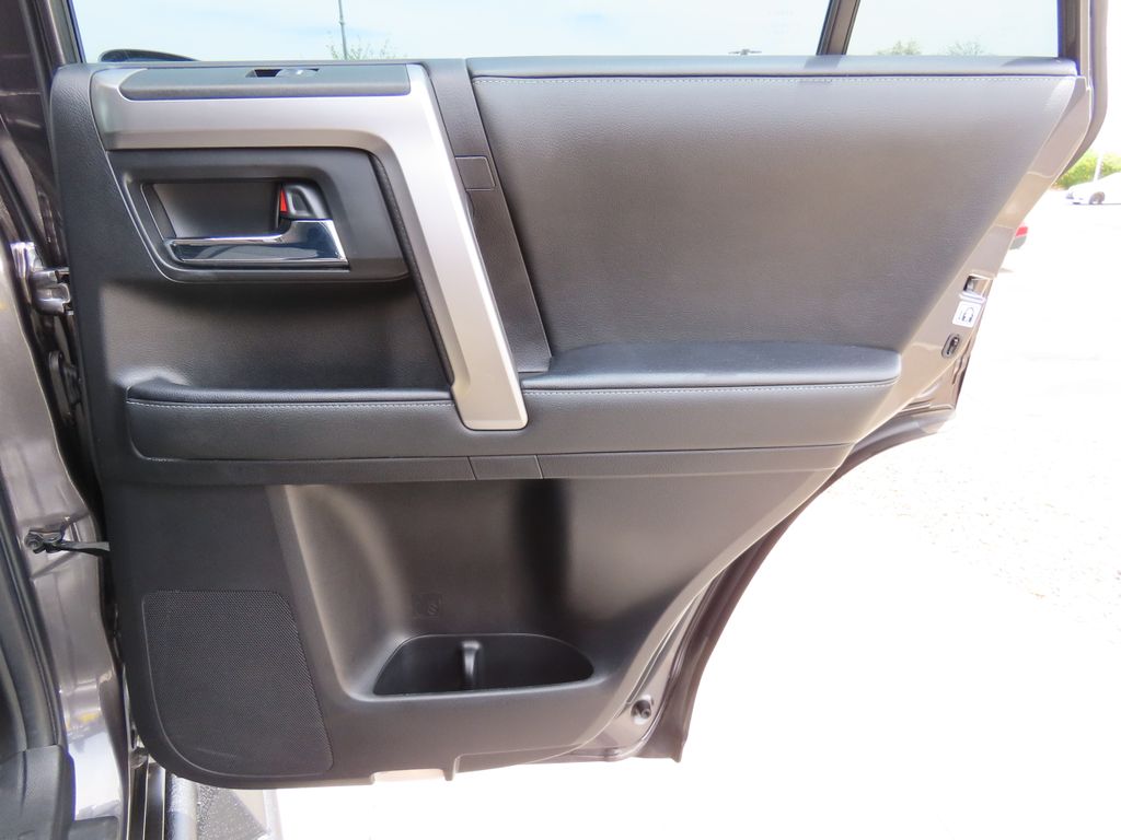 2020 Toyota 4Runner SR5 26