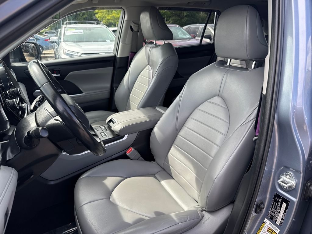 2022 Toyota Highlander XLE photo 17