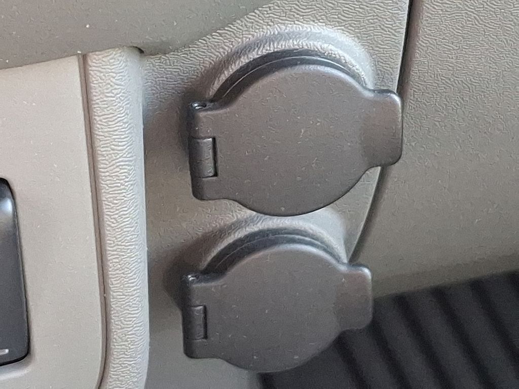 2014 Nissan Frontier SL 26
